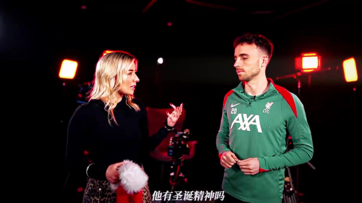 若塔：我要给阿诺德纸和笔，这样他就可以在签字续约了